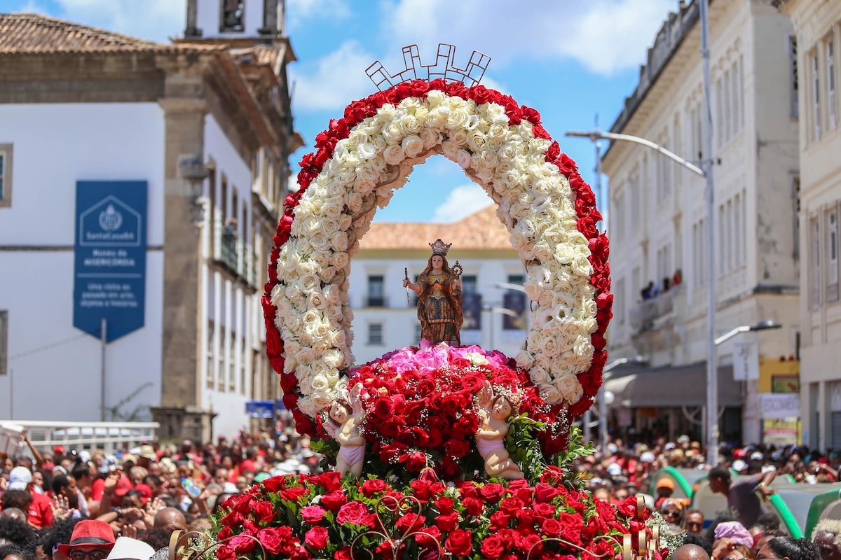 Pelourinho celebra Dia de Santa Bárbara com fé, tradição e cortejo pelas ruas históricas de Salvador - 