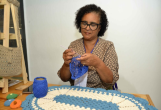 Artesãs expõem criações em crochê em nova edição da Expo Mulher em shopping de Salvador - 