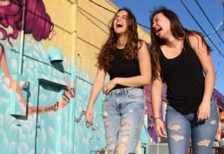 85 Frases Engraçadas: mensagens divertidas para status, legendas e risadas garantidas - 