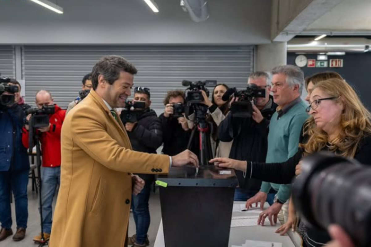 Portugal vai às urnas neste domingo com número histórico de candidatos e avanço da extrema direita - 