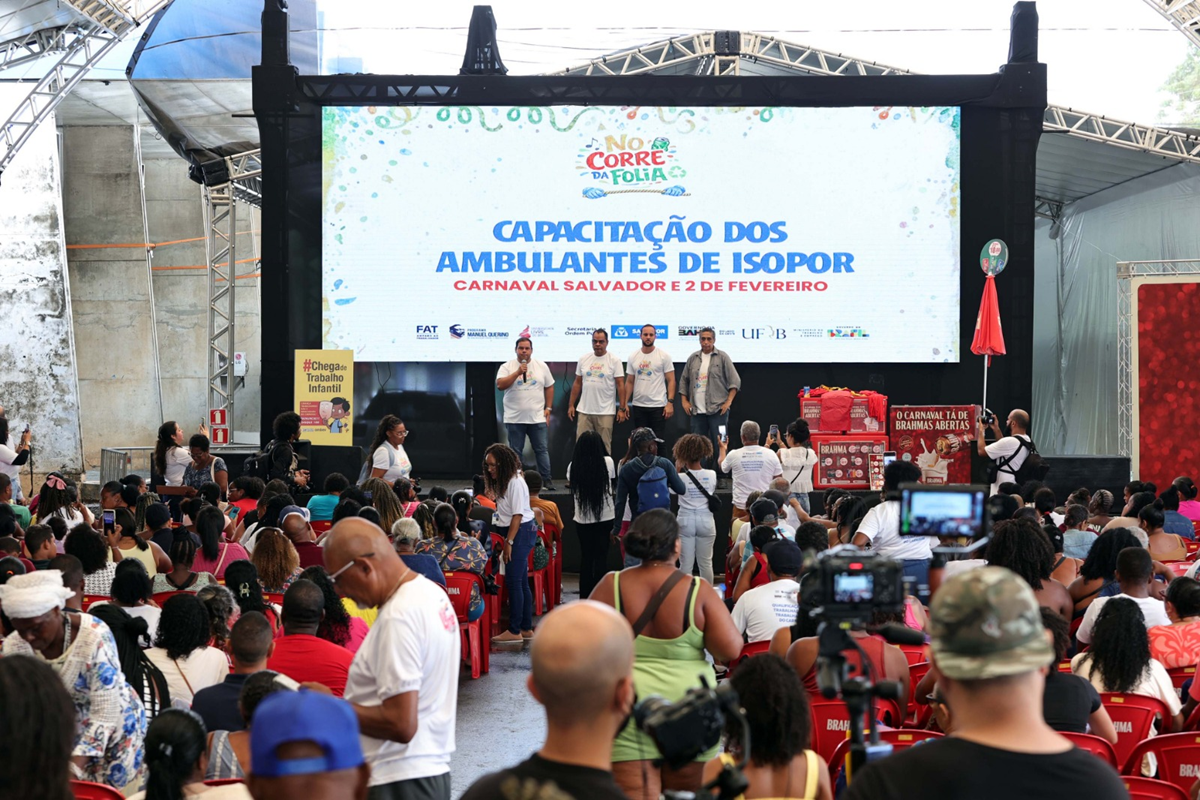 Capacitação reúne 4 mil ambulantes e reforça ações de dignidade, segurança e trabalho na Festa de Iemanjá e Carnaval - 