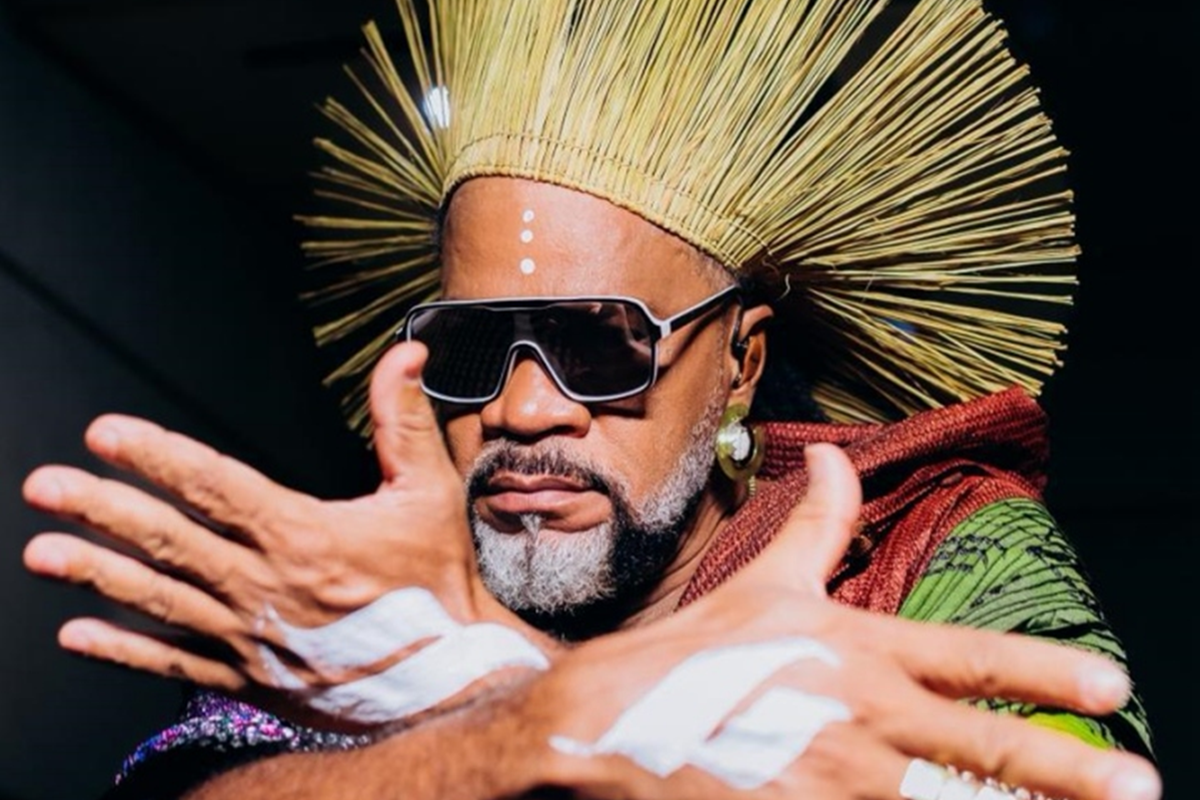 Carlinhos Brown anima o domingo como atração surpresa no Circuito Ivete Sangalo - 