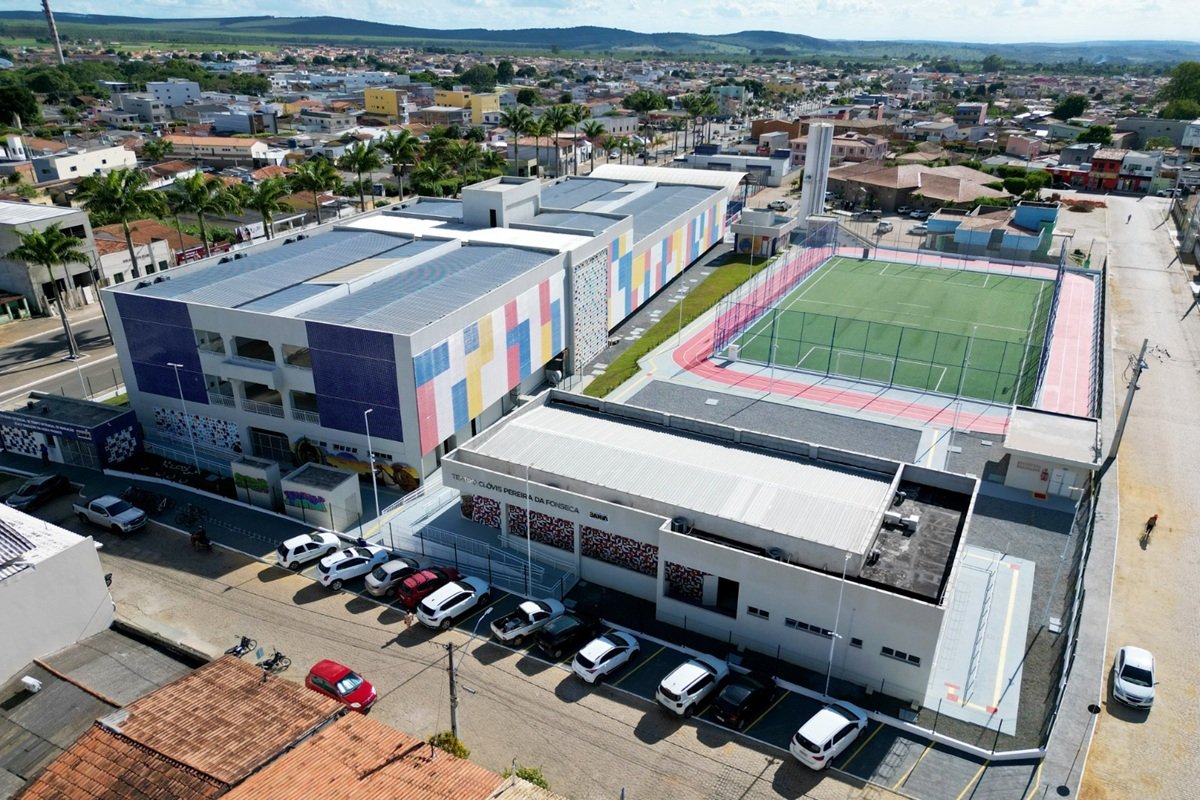 Jerônimo entrega 100ª escola de tempo integral e anuncia construção de hospital estadual durante agenda em Maracás - 