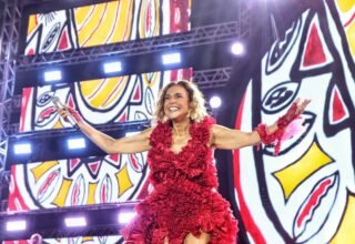 Daniela Mercury e Ivete Sangalo juntas abrem o ano com celebração no Farol da Barra - 