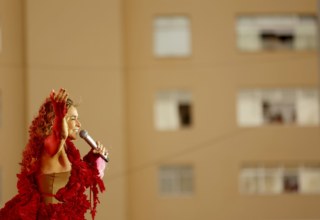 Pôr do Som 2026 reúne multidão no Farol da Barra com Daniela Mercury, Ivete Sangalo e homenagem à Mãe Carmen - 