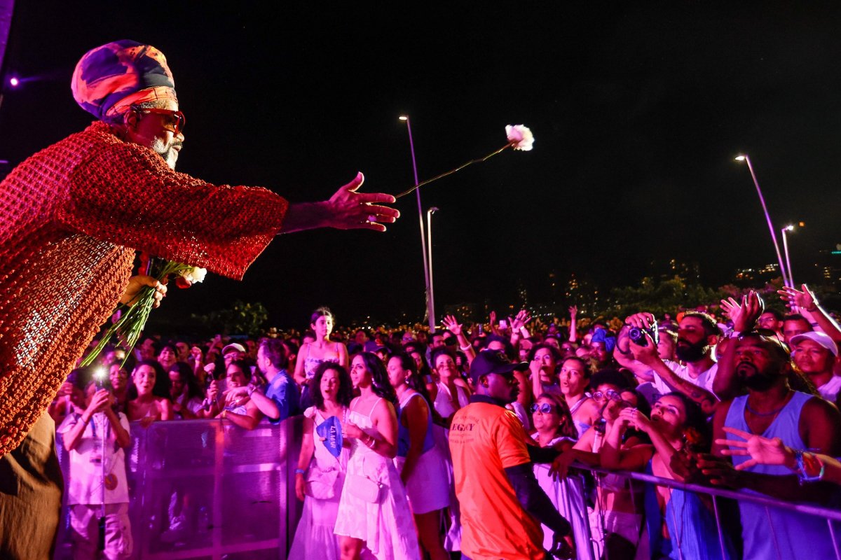 Enxaguada de Yemanjá 2026 reúne Carlinhos Brown e convidados no Rio Vermelho; veja detalhes - 