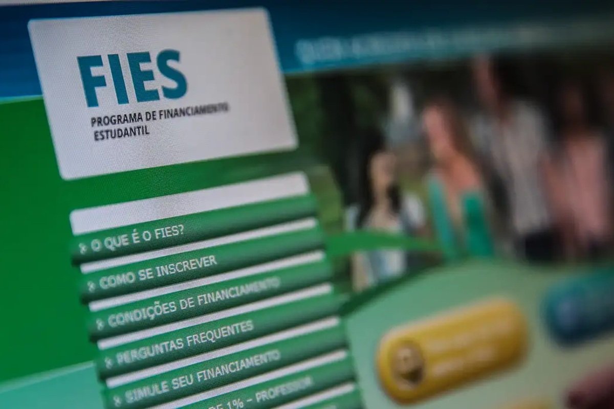 Fies abre mais de 112 mil vagas em 2026: inscrições gratuitas começam no dia 3 de fevereiro - 