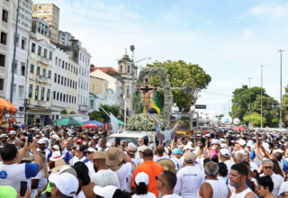 Homem morre após ser baleado durante a Lavagem do Bonfim, em Salvador - 