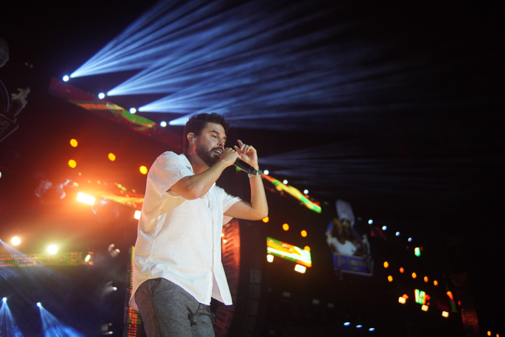 Festa da Independência de Itaparica reúne multidão com shows de BaianaSystem, Jota Quest e mais; veja atrações desta sexta