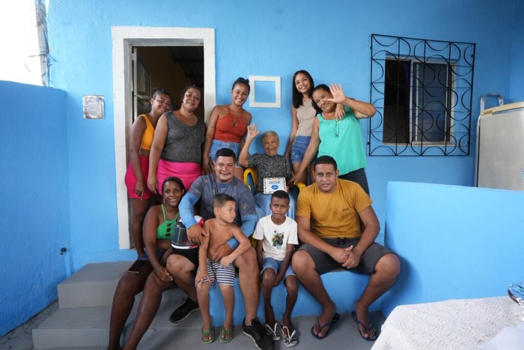 Morar Melhor entrega 102 casas reformadas em Plataforma e supera marca de 1,5 mil casas beneficiadas na região