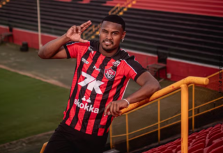 Nathan é apresentado no Vitória, projeta disputa por posição e se diz pronto para estrear - 