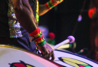 Olodum retorna à Lavagem do Bonfim em 2026 com grande cortejo percussivo nesta quinta-feira - 