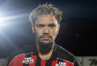 Vitória anuncia a contratação do centroavante Pedro Henrique até o fim de 2026 - 