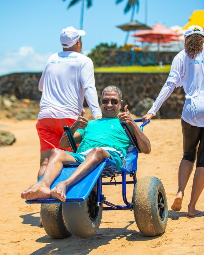 Prefeitura de Salvador inicia projeto que garante banho de mar assistido e acessível nesta sexta-feira
