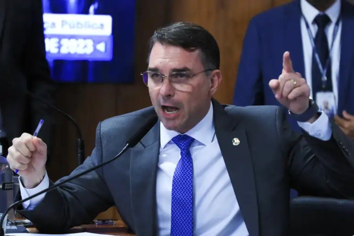 Flávio Bolsonaro chama Lula de ‘antissemita’ em Israel e promete alinhar Brasil aos EUA e Milei - 