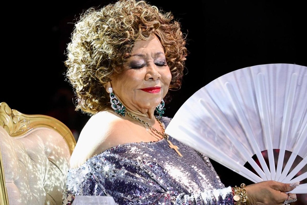 Alcione inicia turnê nacional com show lotado e homenagens ao samba raiz - 