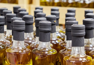 Anvisa proíbe venda de azeite por origem desconhecida e suspende lotes de doce de leite e sal grosso - 