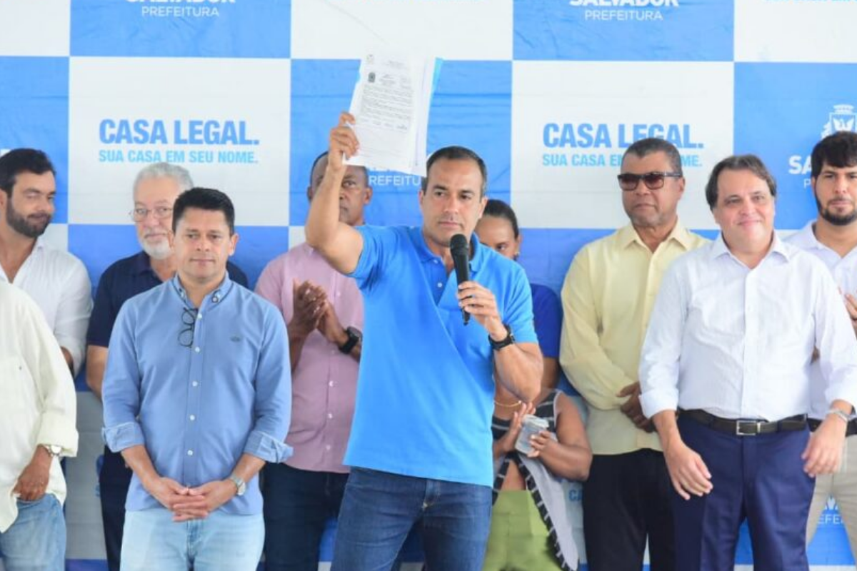 Prefeitura entrega quase 5 mil títulos de propriedade em Paripe pelo programa Casa Legal - 