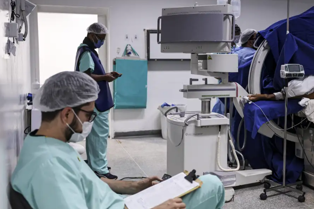 Concurso da Ebserh abre vagas para médicos em Salvador com salários de até R$ 19,1 mil - 