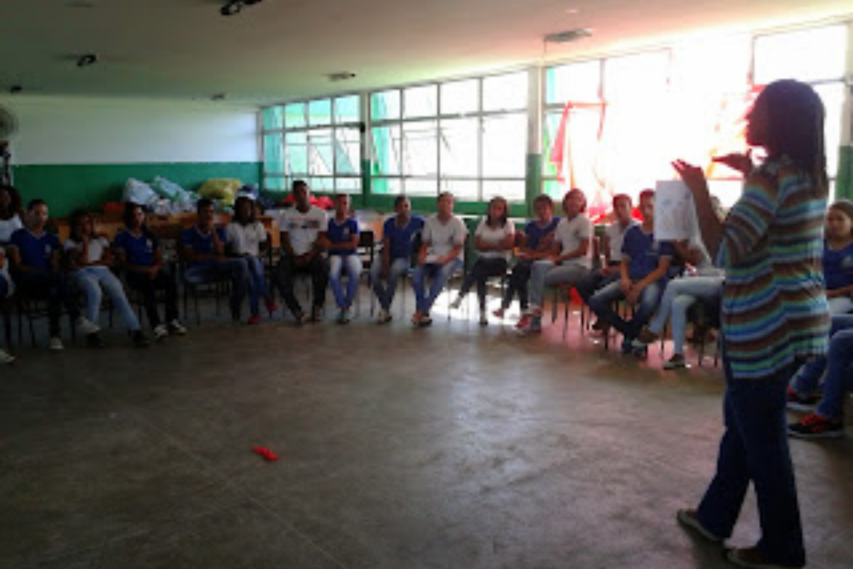 Comunidade de Mussurunga reage a possível fechamento de colégio estadual e convoca ato público - 