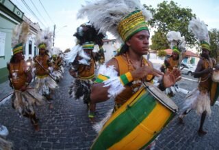 Independência de Itaparica completa 203 anos com cortejos tradicionais e shows de Ludmilla e Carlinhos Brown - 