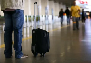 Entra em vigor suspensão de novos vistos de imigração para EUA que atinge Brasil e mais 74 países - 