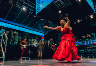 Margareth Menezes celebra 25 anos de Maga Afropopbrasileiro com show especial em Salvador - 