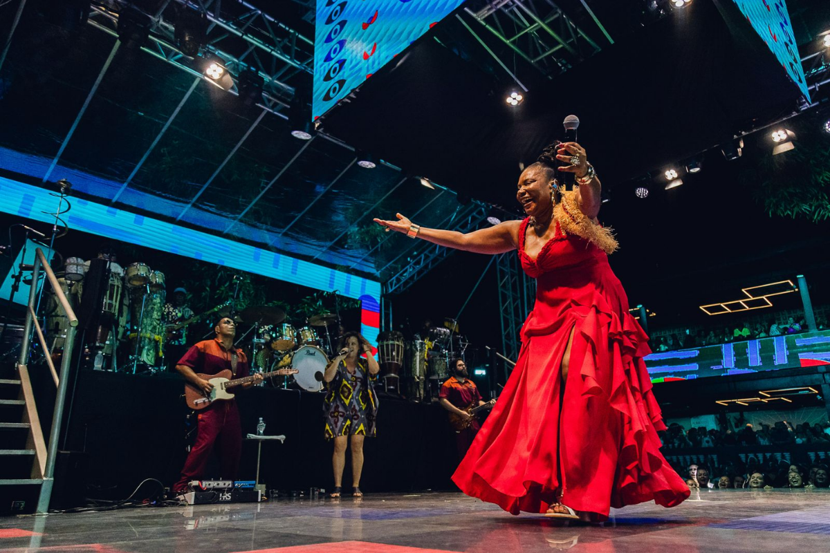 Margareth Menezes celebra 25 anos de Maga Afropopbrasileiro com show especial em Salvador - 