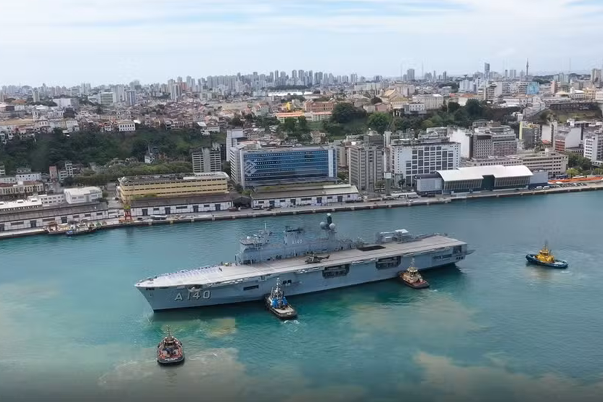 Porto de Salvador abre as portas para visitação ao maior navio de guerra da América Latina - 