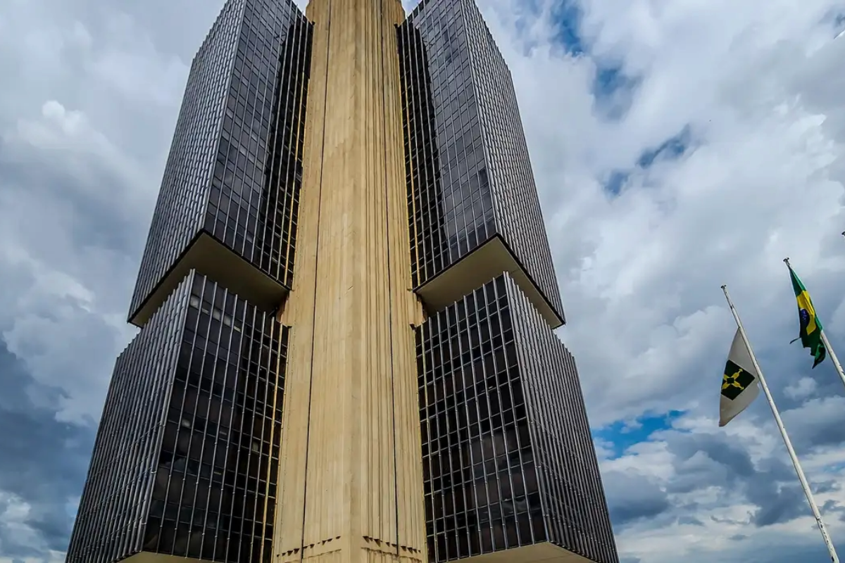 Copom mantém taxa Selic em 15% e sinaliza possível início de cortes a partir de março - 