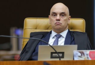 Moraes autoriza Bolsonaro a fazer exames em hospital após queda em cela da Polícia Federal - 