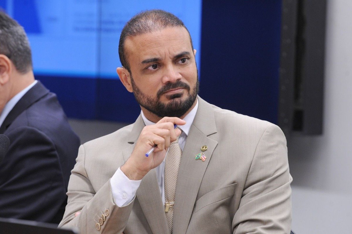 Capitão Alden critica viagens internacionais de Lula e