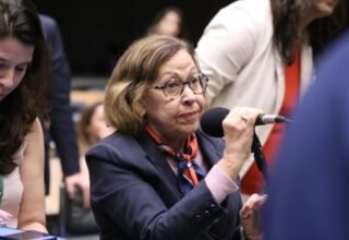 Lídice articula reunião da bancada baiana com o Ministério da Agricultura para enfrentar crise do cacau - 