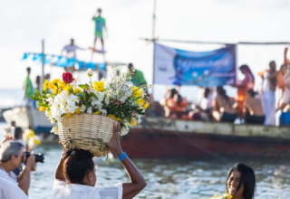 Arembepe celebra 54 anos da festa de Iemanjá com fé, tradição e compromisso ambiental - 