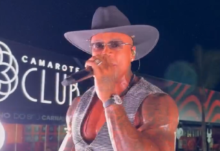 Léo Santana comanda Pipoco e arrasta multidão no pré-Carnaval de Salvador - 