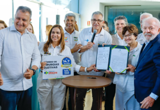 Lula visita Obras Sociais Irmã Dulce e entrega sala cirúrgica moderna ao Hospital Santo Antônio - 