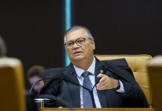 Flávio Dino determina revisão e suspensão de ‘penduricalhos’ ilegais no serviço público - 