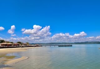 Pré-Carnaval em Salvador com sol forte, calor intenso e chuvas rápidas ao longo da semana - 