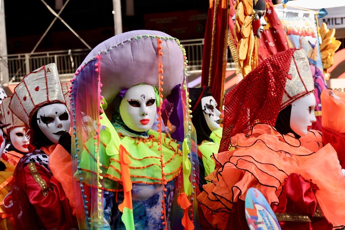 Cor e tradição: Fuzuê movimenta Salvador e reforça papel dos grupos de chão no pré-Carnaval de Salvador - 