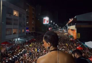 Baiana System encerra Furdunço 2026 e arrasta a maior multidão do pré-Carnaval de Salvador - 
