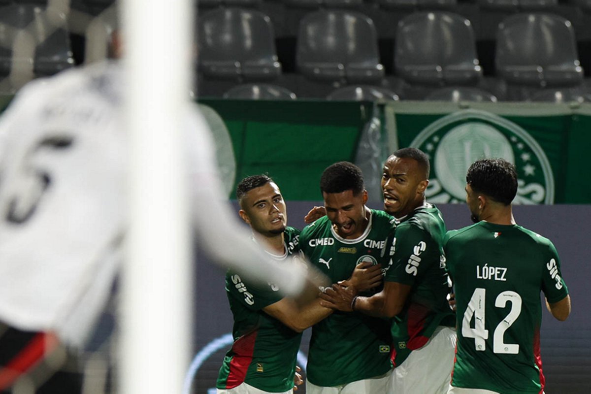 Palmeiras domina jogo aéreo, goleia Vitória por 5 a 1 e vence a primeira na Série A - 