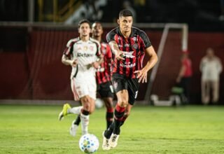 Vitória perde por 2 a 1 para o Flamengo no Barradão, perde pênalti e soma nova derrota no Brasileirão - 
