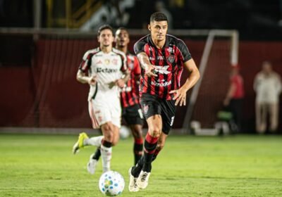Vitória perde por 2 a 1 para o Flamengo no Barradão, perde pênalti e soma nova derrota no Brasileirão - 