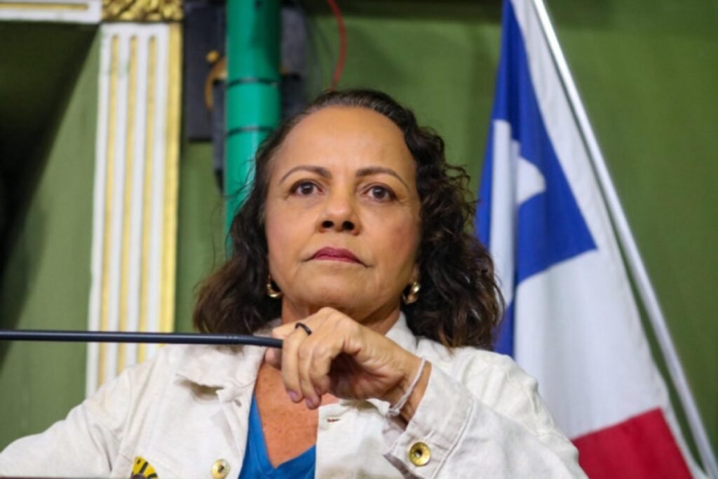 Mulheres são maioria nas urnas, mas minoria no poder: 7 dados que explicam por que a política brasileira ainda é dominada por homens